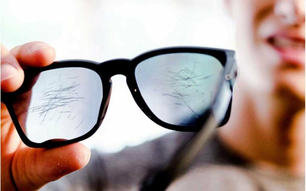 How to Remove Scratches from Sunglasses in Saudi Arabia